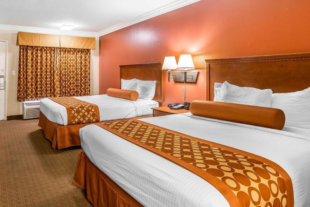 Rodeway Inn & Suites Canyon Lake-Menifee West Ngoại thất bức ảnh