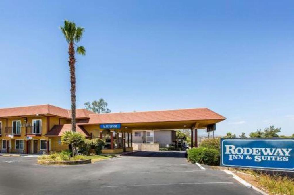 Rodeway Inn & Suites Canyon Lake-Menifee West Ngoại thất bức ảnh