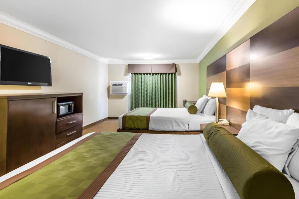 Rodeway Inn & Suites Canyon Lake-Menifee West Ngoại thất bức ảnh