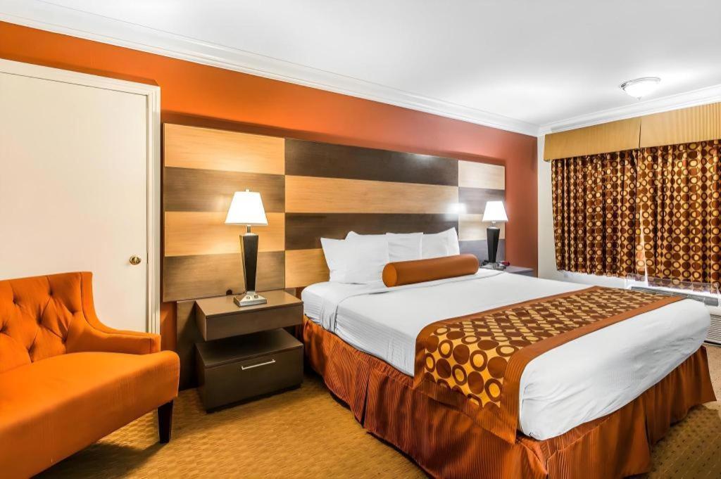 Rodeway Inn & Suites Canyon Lake-Menifee West Ngoại thất bức ảnh