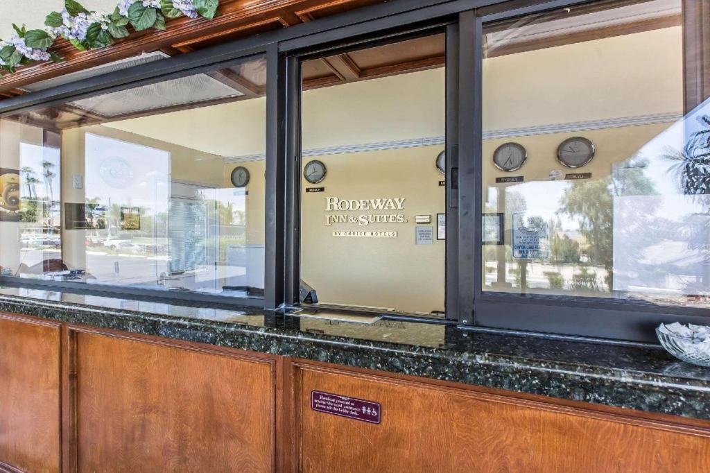 Rodeway Inn & Suites Canyon Lake-Menifee West Ngoại thất bức ảnh